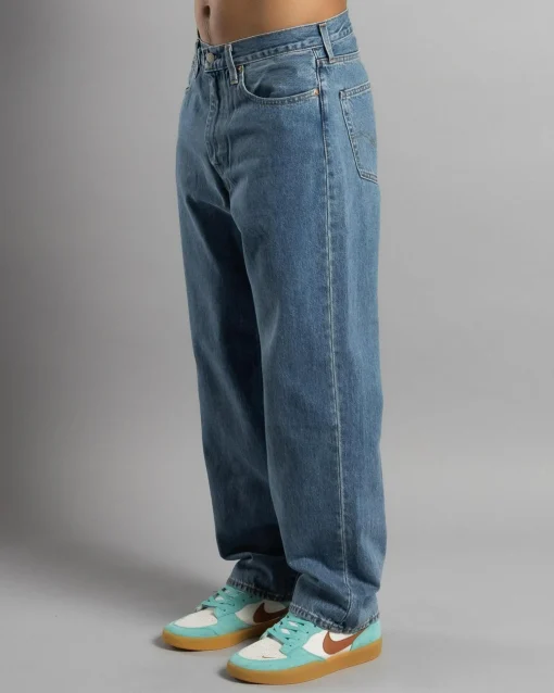 568 Loose Straight Jeans