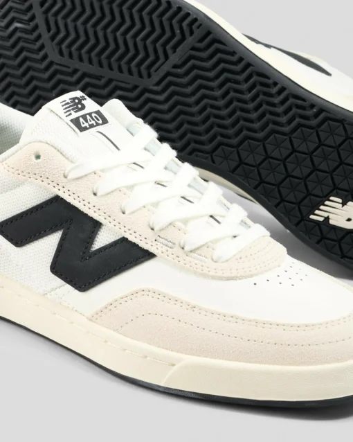 440 V2 Shoes