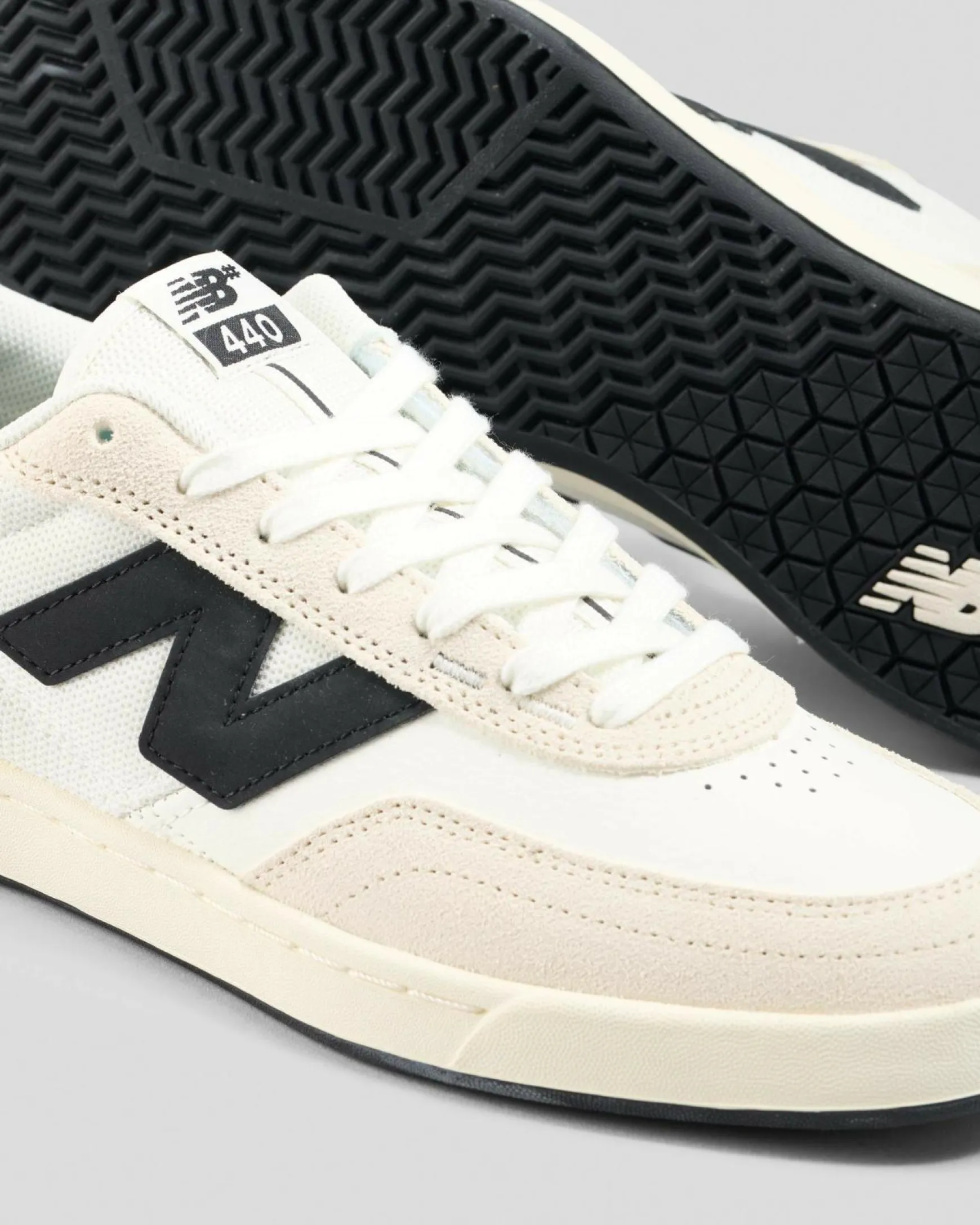 440 V2 Shoes