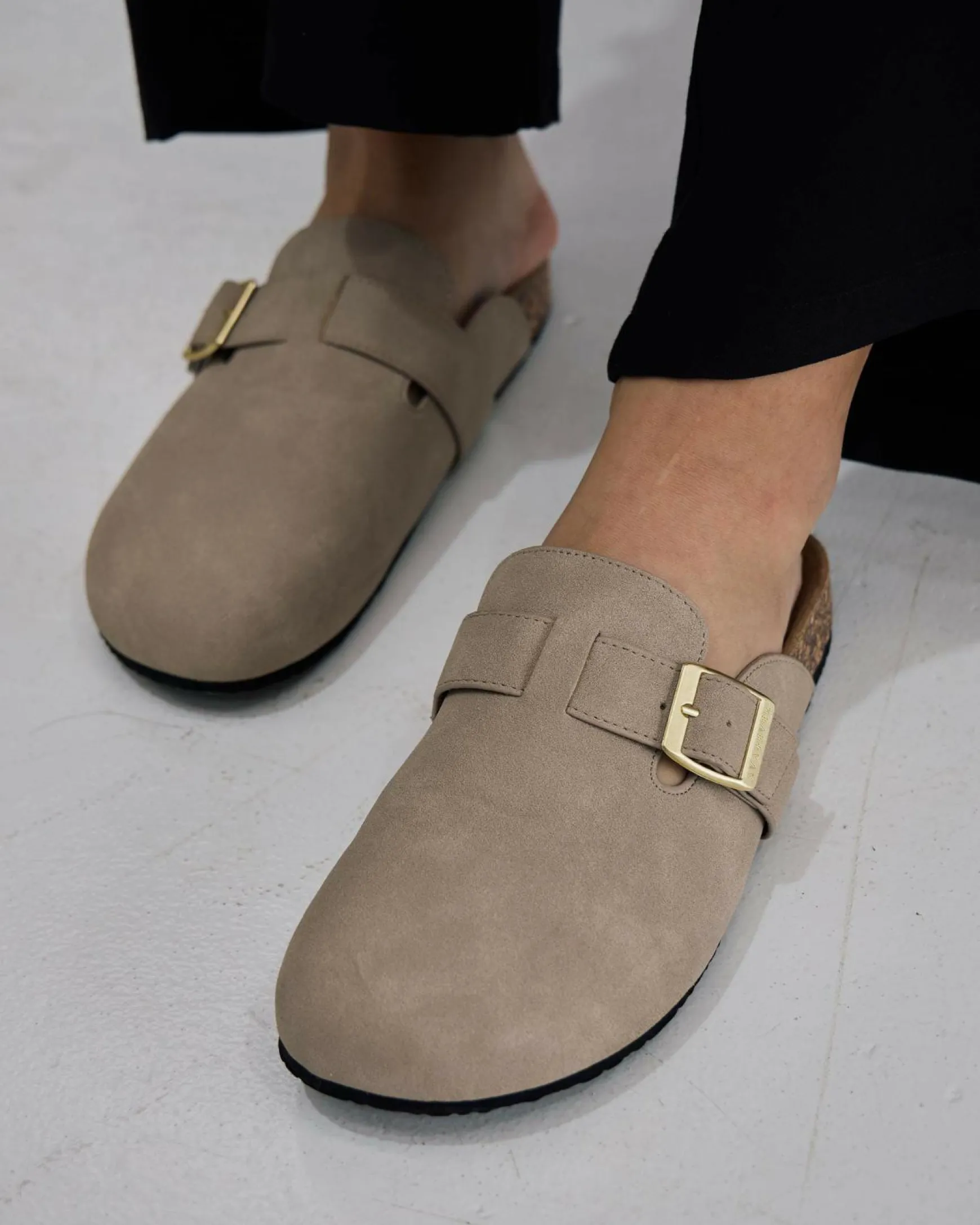 Elias Slide Sandals