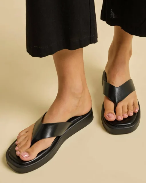Kai Thong Sandals