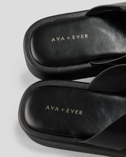 Kai Thong Sandals
