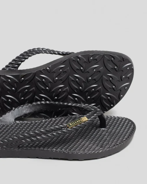 Kick Back Metallic Thongs