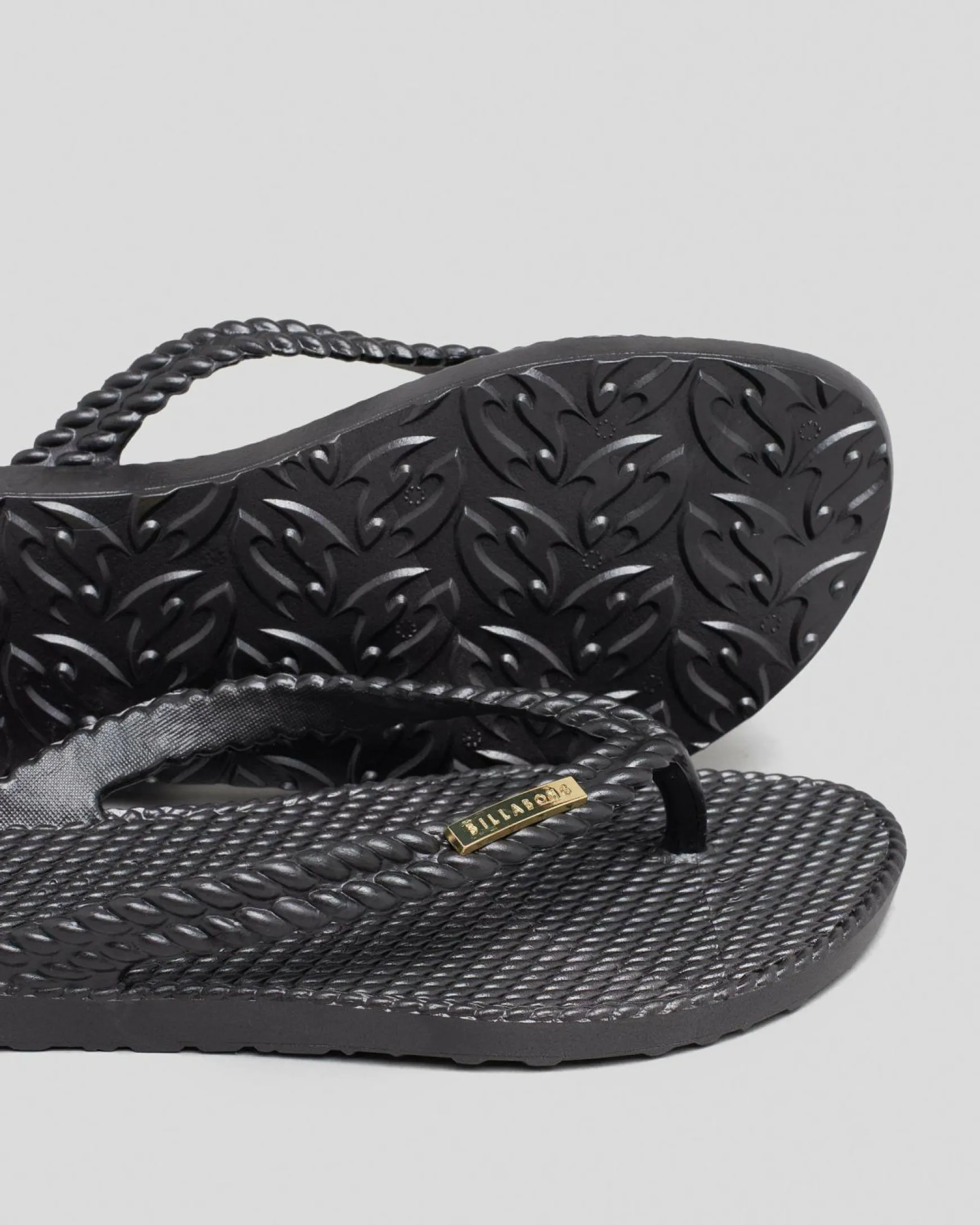 Kick Back Metallic Thongs