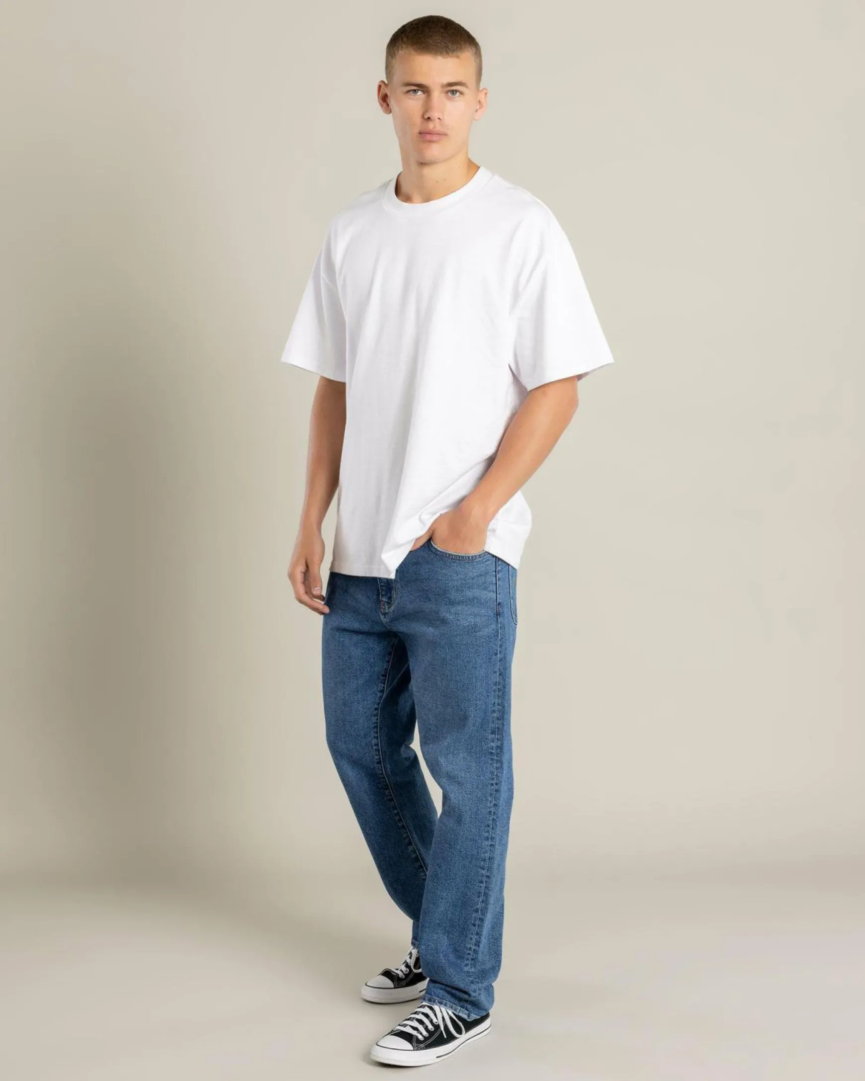 R4 Comfort Straight Jeans