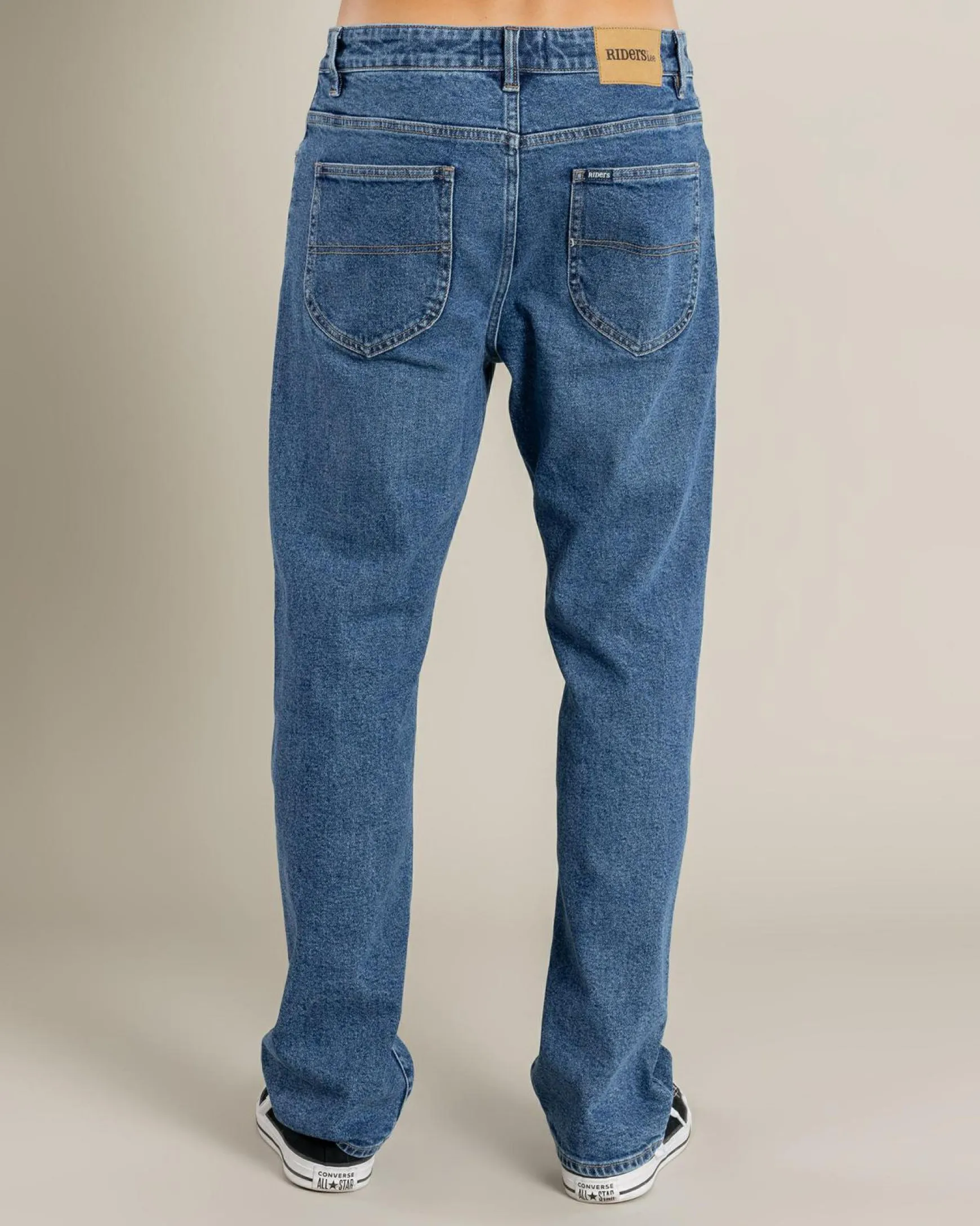 R4 Comfort Straight Jeans