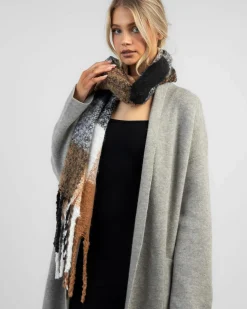 Valour Scarf