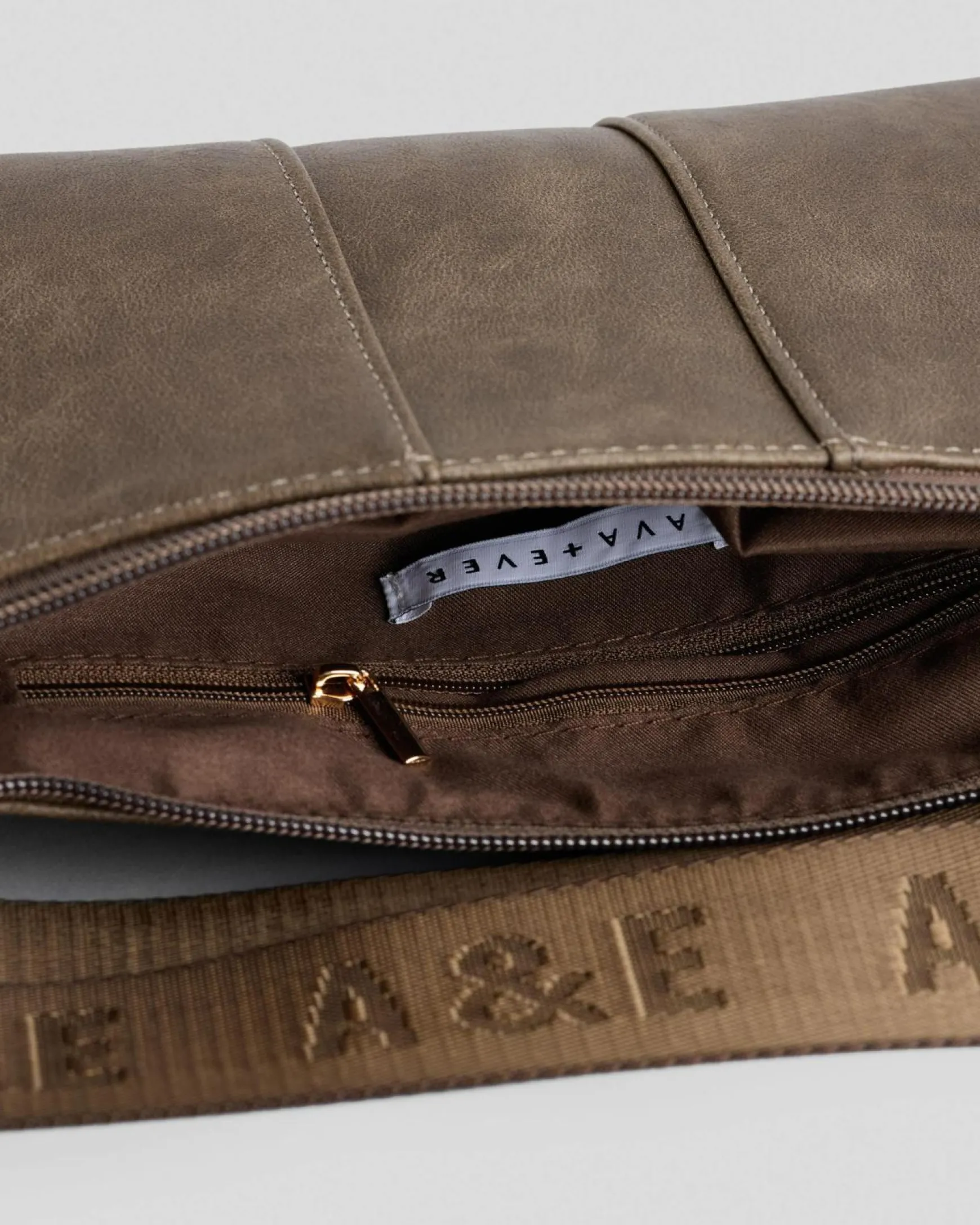 Willow Hand Bag